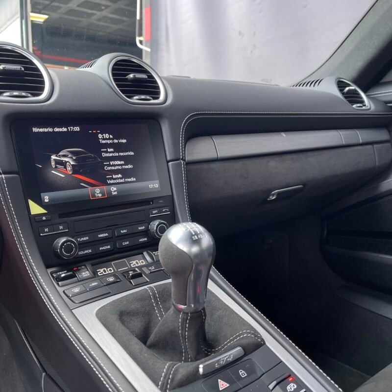 PORSCHE CAYMAN 718 GT4